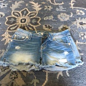 Miss Me shorts size 28, 3"